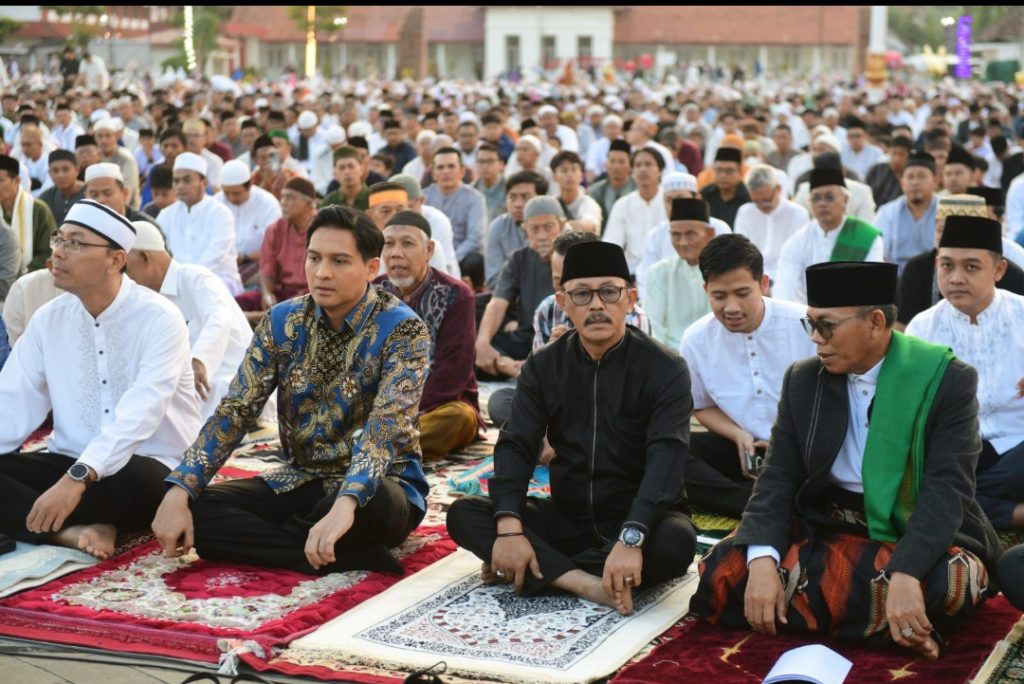 Salat Idul Adha Berlangsung Khidmat, Lucky Hakim dan Syaefudin Pastikan Daging Qurban Terdistribusi dengan Baik