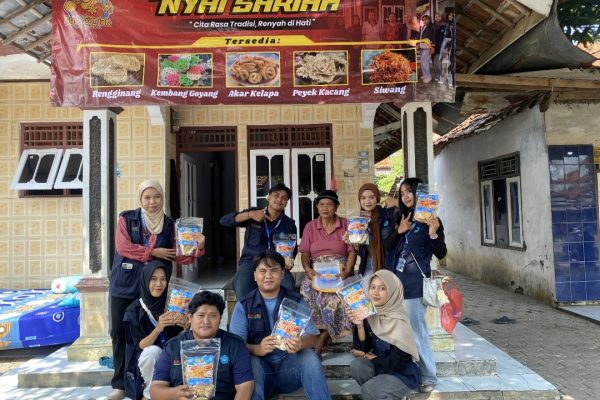 KKN Unwir Jadikan UMKM Indramayu Nyai Sariah Naik Kelas