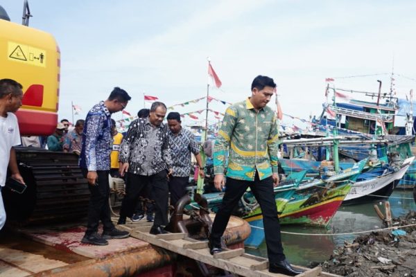 Tinjau Pengerukan di Pelabuhan Dadap, Bupati Lucky Hakim Dorong Potensi Perikanan Indramayu