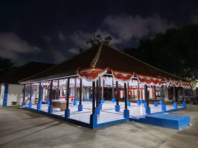 BANGUNAN BERSEJARAH PENDOPO KECAMATAN SINDANG BERUBAH WARNA